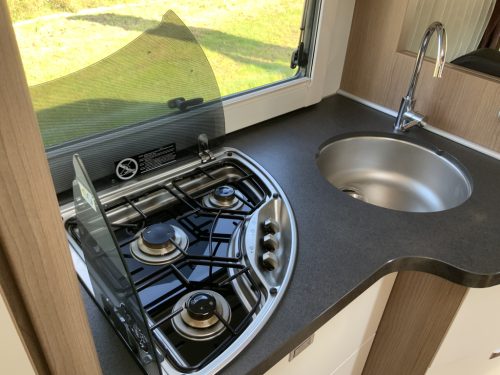 Carthago Malibu I 460 AUTOMATIC 150 hp Integral, Length-beds & Pull-down bed, Garage, Engine air conditioning, Roof air conditioning, Level System, Camper centrum on the road Marum photo: 15