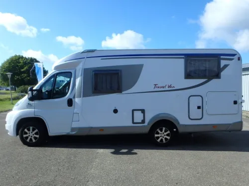 B&uuml;rstner Travel Van 620 T photo: 3