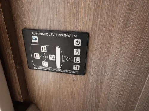 Kabe Imperial 740 TDL FK King Size u.a. Dachklimaanlage Niveausystem Foto: 18
