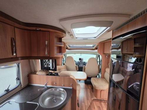 Hymer T 698 CL Queensbed, Omvormer etc.  foto: 7