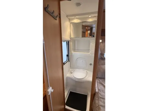 Chateau Calista 450 FHU French bed dinette toilet photo: 3