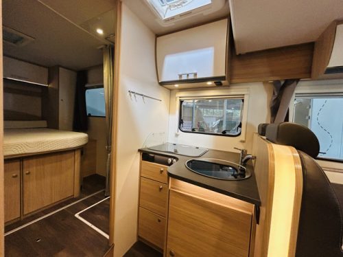 Sunlight T69L Queensbed et lit escamotable en bon &eacute;tat. photo: 14