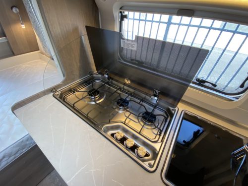 Hobby On Tour 390 SF Treinzit, dwars bed Foto: 17