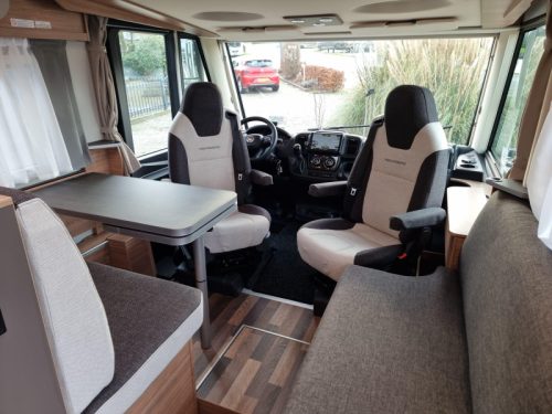 Weinsberg CaraCore 650 MF Automaat | Franz&ouml;sisches Bett Foto: 2