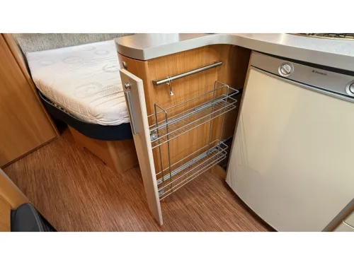Fendt Saphir 470 TF French bed dinette toilet photo: 8