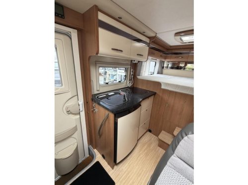 LMC Liberty Explorer 635G Transverse bed Pop-top roof Solar panel Awning photo: 16