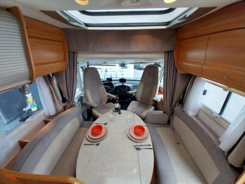Hymer Eriba mit 44497 km und Dachklimaanlage Foto: 2