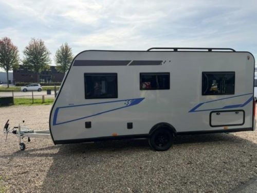 Caravelair Sport Line 455 French bed - Spacious dinette photo: 4