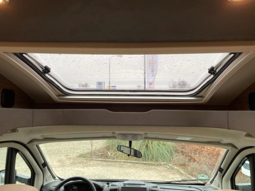 Knaus Live TI 650 MF French bed | Automatic  photo: 15