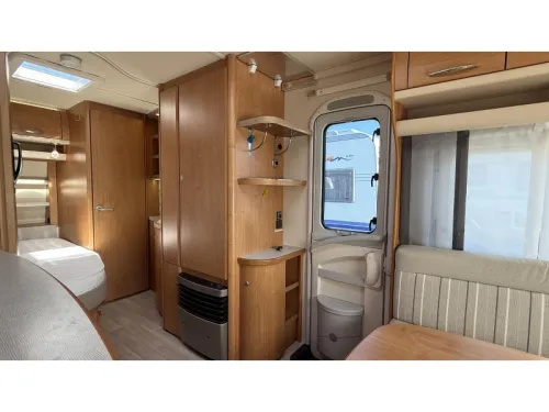 Fendt Saphir 465 SFB French bed dinette toilet photo: 8