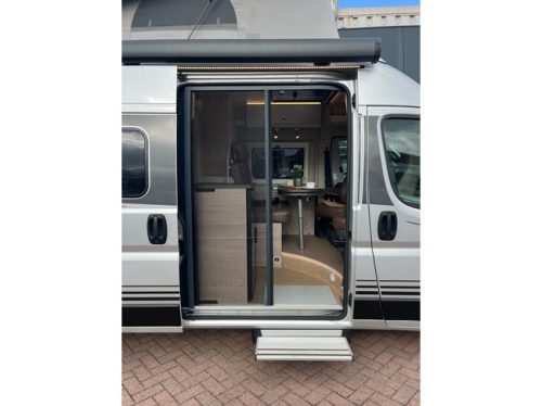 B&uuml;rstner Campeo C600 Active Toit relevable R&eacute;gulateur de vitesse Climatisation Android/Apple 2021 photo : 9