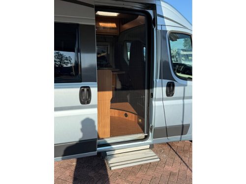 P&ouml;ssl Road Star 600 L Euro 5 150 pk construct sloten buscamper lengte bedden navi camera zonnepaneel airco cruise ctr trekhaak remis plisse hordeur foto: 4