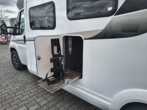 Hobby Optima De Luxe 70 F -Automaat-badkamer achter  foto: 20