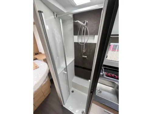 Adria Coral Plus 670 SC - QUEENSBED foto: 17