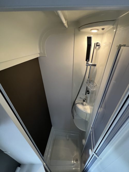 Adria Coral Plus 670 SLT EINZELBETTEN+RUNDSITZGRUPPE OFEN KAMERA Foto: 10