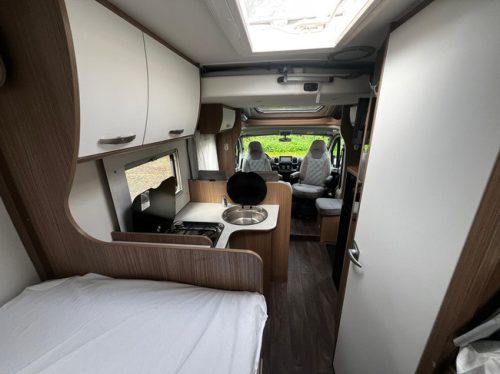Carado T 338 Semi-Integrated | Cruise control | Awning | Reversing camera | Shower | Toilet | 4 Berths | TV with aut. Sat photo: 17