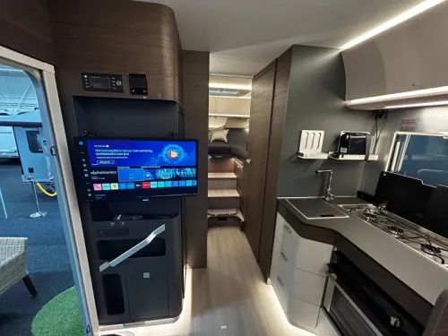 Adria Sonic Supreme 700 DL Automatik 180 PS Foto: 17
