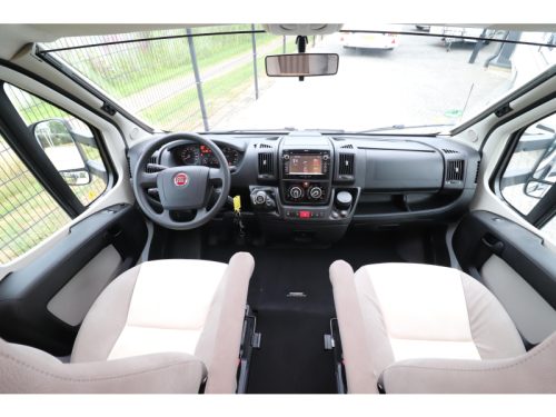 Knaus Sky Wave 700 MEG 4-Berths/Single beds photo: 12