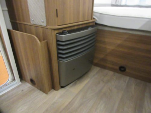 Eriba Touring 310 Schmal, leicht, trotzdem ger&auml;umig! Foto: 7