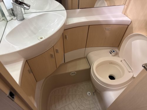 Hobby La Vita Bionda 495 UL 2 BERTHS MOVER AWNING TOP photo: 15