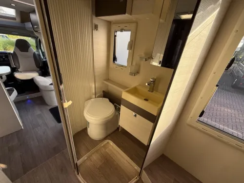 Chausson Welcome 718 EB Limited French bed Pop-top roof photo: 20