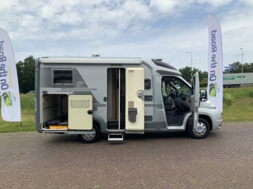 Knaus Van Ti 600 ME &ndash; Complete 3 liter 160 HP Semi-integrated, fixed bed, half-dinette, swivel seats Motorhome centre on the road photo: 3