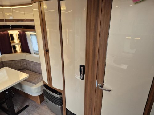 Hobby 540 UFF Nw condition. French bed, mover + Thule awning photo: 13