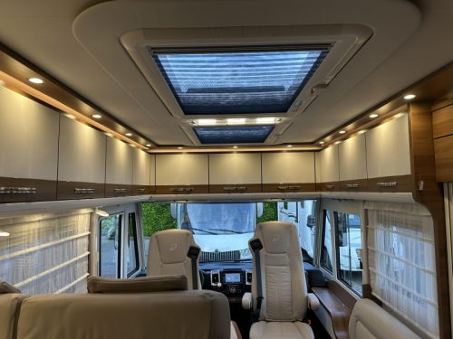 Dethleffs Globetrotter 7850 XLI DBM Premium, Upper cabinets photo: 8