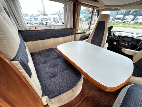 Laika Kreos 7010 French bed/pop-top roof/automatic photo: 16