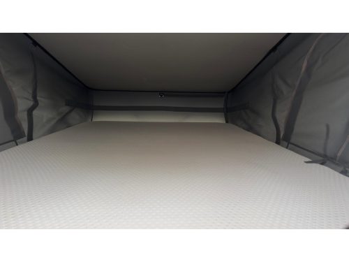 Dethleffs Globetrail Advantage 600 DR transverse bed pop-top roof overhead bed photo: 18