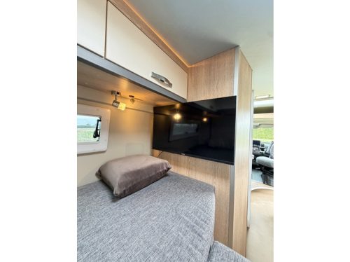 P&ouml;ssl Summit 640 180 PS AUTOMAAT / WECHSELRICHTER 1500W / Massenschalter / CARPLAY / TV Foto: 15
