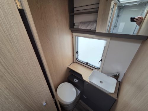 LMC Tourer Lift H 730 G espaciosa con camas individuales foto: 9