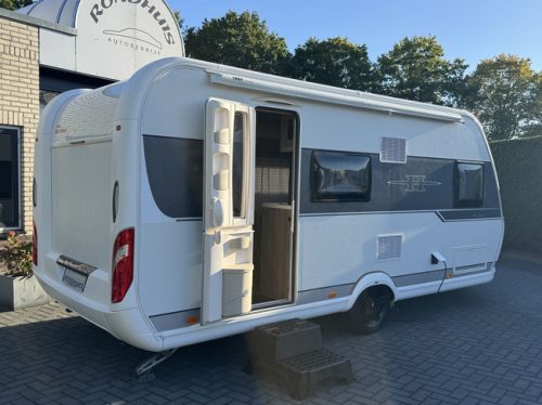 Hobby De Luxe 490 KMF met STAPELBED **6 Slaapplaatsen/Mover/1e eigenaar//Lichtmetalen velgen black/2x zonnepaneel/Autark/Nette caravan foto: 3