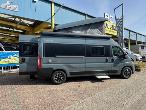 HymerCar Free 600 Transverse bed and Pop-top roof/Bed photo: 1