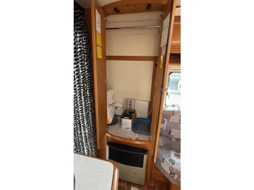 Hobby Excellent 410 SFE French bed train seat toilet photo: 4