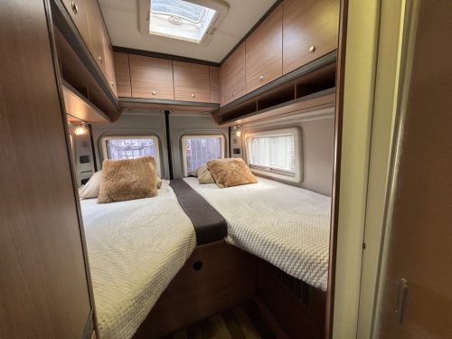 Knaus BOXSTAR FREEWAY 630 LITS JUMEAUX 2,18M HAUTEUR SOUS PLAFOND photo : 2