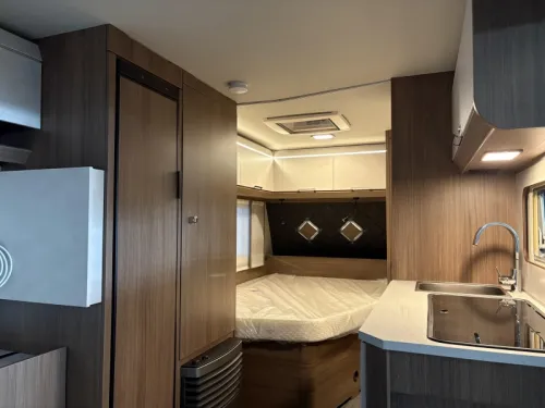 Tabbert Cazadora 490 TD round seating / French bed photo: 9