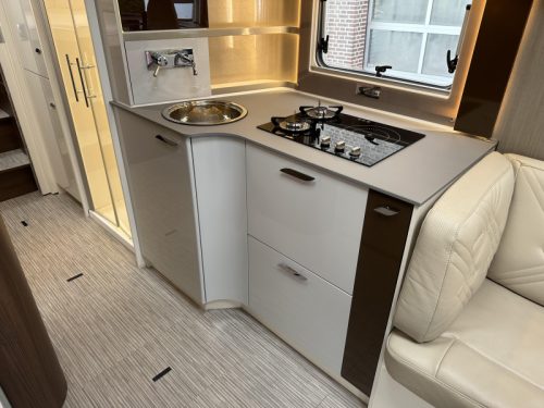 B&uuml;rstner Elegance 910 G E&P Mercedes ALDE Airco  photo: 17