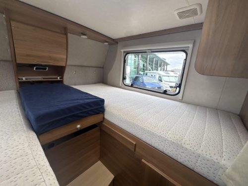 B&uuml;rstner Travel Van T 620 Single beds Air conditioning photo: 11