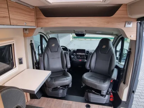 Hymer Yellowstone 640 Automatik 180 PS Foto: 5