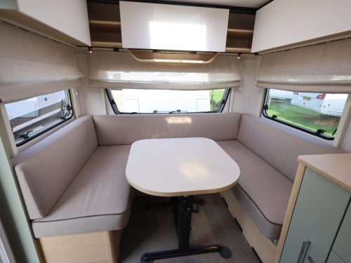 LMC Style 440 D mover | awning | awning photo: 6