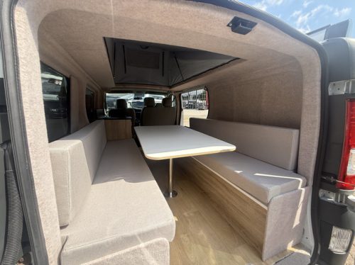 Renault traffic bus camper professionally converted pop-top air conditioning cruise control 2 berths awning Thule photo: 17