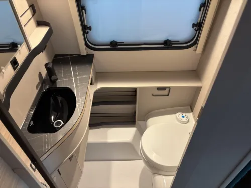 Eriba Touring 620 Harbour Blue Pop-top roof  photo: 6