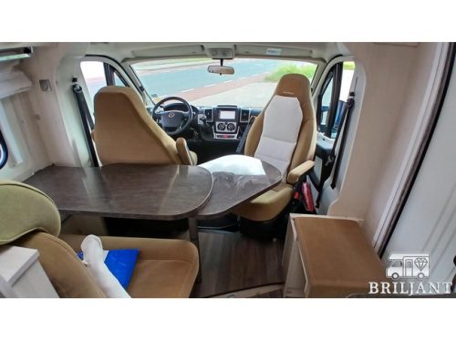 B&uuml;rstner Brevio T-646 .. camping-car unique hors r&eacute;seau photo : 13
