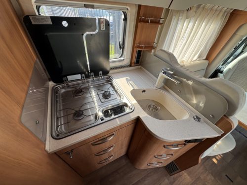 Hymer T 704 SL single beds levelling system photo: 13