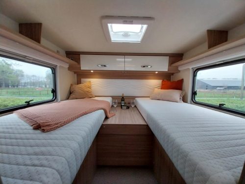 B&uuml;rstner Delfin 726 T 2x air conditioning + TV + bike rack. photo: 14
