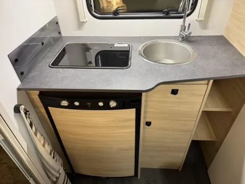 Caravelair Alba 400 FESTBETT DINETTE MARKISE Foto: 10
