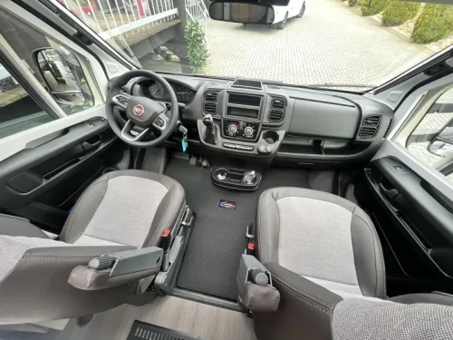 Adria Coral Plus 670 SC - QUEENSBED foto: 7
