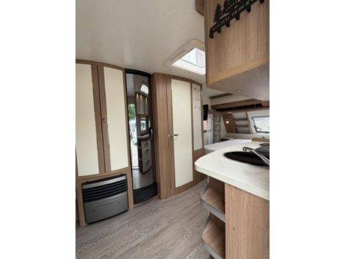 Hobby De Luxe 540 UFF Incl. Mover and Airco photo: 12