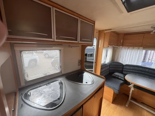 Adria Adora 472 LU banquette ronde lit fixe auvent photo : 12